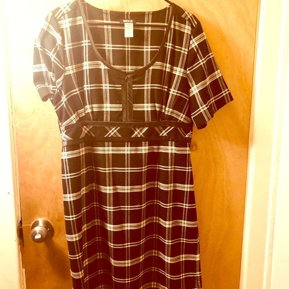 Metrostyle plaid midi